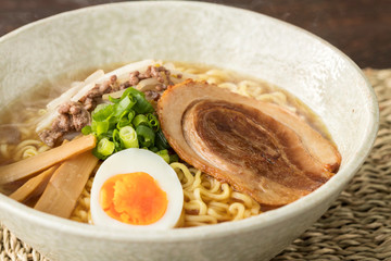 ほんわか湯気の立つ、熱々の味噌ラーメン