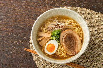 ほんわか湯気の立つ、熱々の味噌ラーメン