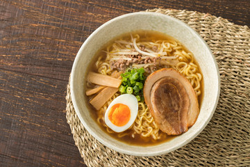ほんわか湯気の立つ、熱々の味噌ラーメン