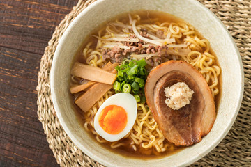 ほんわか湯気の立つ、熱々の味噌ラーメン