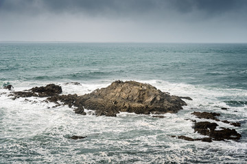 Fototapeta premium Scenic view of cliffs and sea against sky