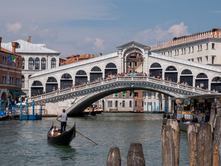 Fototapeta na wymiar Rialtobrücke in Venedig