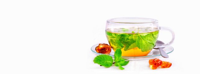 frischer Pfefferminztee im Glas