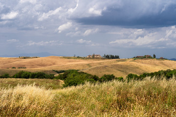 Obraz premium Summer landscape in Tuscany near Volterra