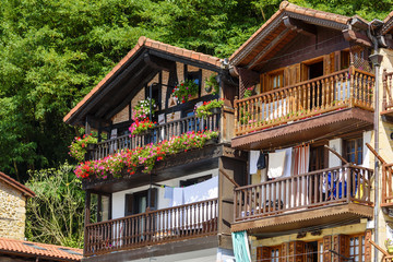 Fototapeta na wymiar traditional basque houses of Pasajes,Basque country