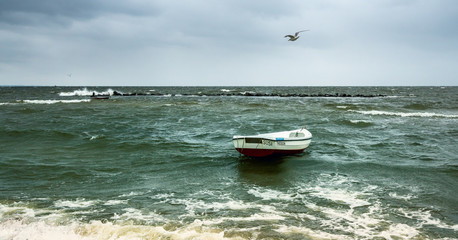 Rettungsboot im Meer
