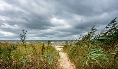 Regenwolken am Meer