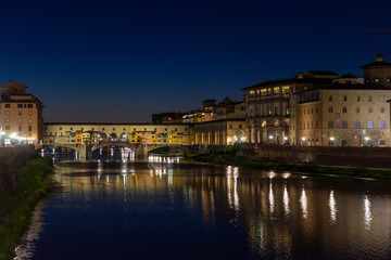 Fototapeta na wymiar Ponte Vecchio bei Nacht