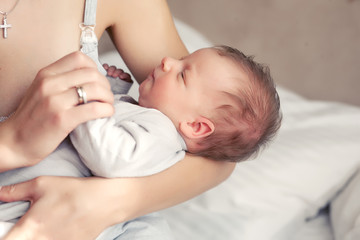 Obraz na płótnie Canvas cute newborn baby in bed at home