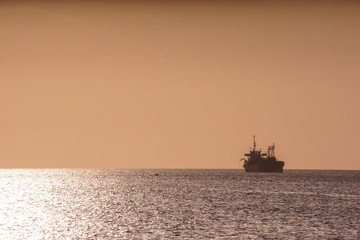 Fototapeta premium Ship silhouette and sunset