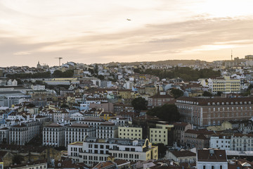 Obraz premium airplane flying over Lisbon at sunset