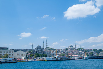 Obraz na płótnie Canvas View of Eminonu from the sea. Istanbul, Tunkey.