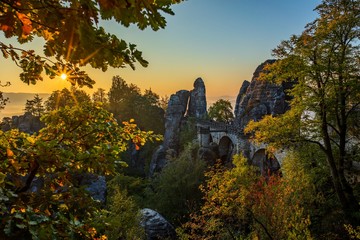 Fototapeta na wymiar Sonnenaufgang auf der Bastei in der Sächsischen Schweiz