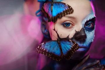 Schilderijen op glas Beautiful woman with blue hair and butterfly © Nejron Photo