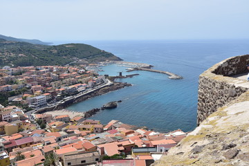 Naklejka na ściany i meble Castelsardo widok na port i miasto