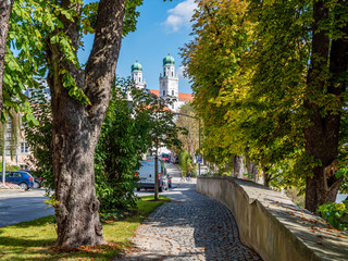 Naklejka premium Blick auf den Dom in Passau im Herbst