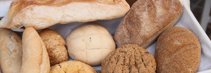 frische Brötchen und Brote