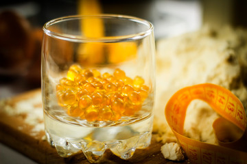 omega 3 capsules and protein isolate 