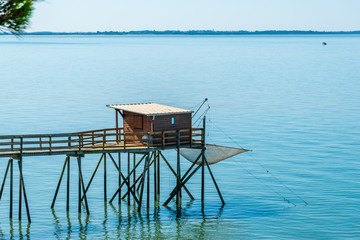 CHARENTE-MARITIME (Aquitaine, France), maison de pêcheur sur pilotis ou Carrelet	
