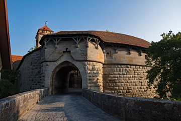 Stadttor der Altstadt von Rothenburg ob der Tauber in Mittelfranken, Bayern, Deutschland 