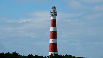 Leuchtturm klassisch, rot - weiß gestreift