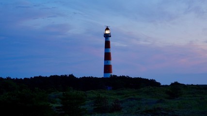 Leuchtturm an der Nordsee bei Sonnenuntergang