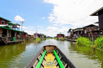 Fototapeta na wymiar floating village at inle lake, myanmar