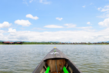 Fototapeta na wymiar floating village at inle lake, myanmar