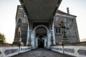 cesky krumlov cloak bridge
