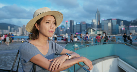 Fototapeta premium Travel woman look around the city of Hong Kong