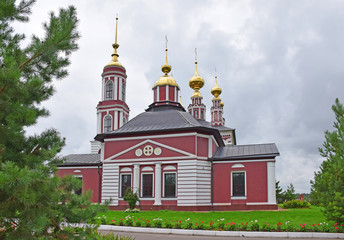 Fototapeta na wymiar The Church of Michael the Archangel in Mikhailovskaya was built in 1769, and 35 years later thanks to donations of parishioners there was a bell tower in the style of classicism. Suzdal, Russia, Augus