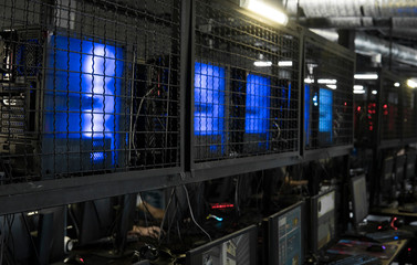 Obraz premium Computers in modern computer club for gamers and peoples who love playing games.