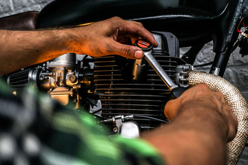 Motorrad reparieren / Service in der Werkstatt