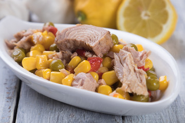 Tuna salad with vegetables