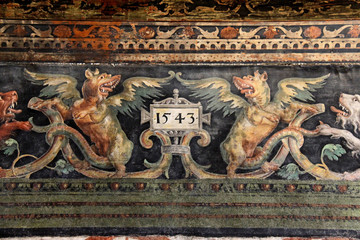 grottesche con figure fantastiche e data, opera di Marcello Fogolino  Palazzo Assessorile di Cles, Trentino © gabriffaldi