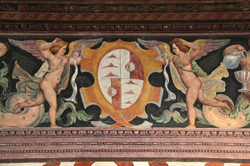 grottesche con figure fantastiche e stemma nobiliare, opera di Marcello Fogolino  Palazzo Assessorile di Cles, Trentino © gabriffaldi