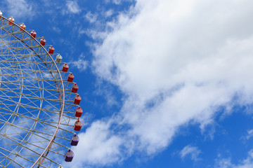 天保山の観覧車と青空