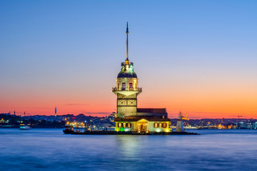 Fototapeta premium Maiden's Tower in istanbul, Turkey (KIZ KULESI - USKUDAR)