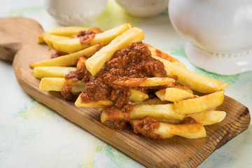 French fries with minced meat salsa