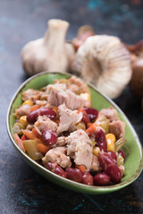 Tuna salad with vegetables