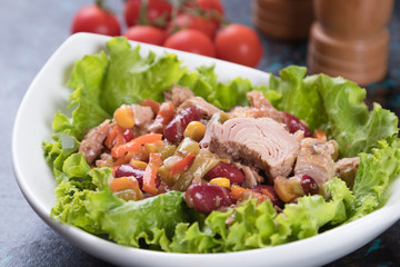 Tuna salad with vegetables