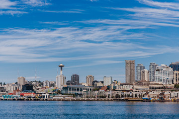 Fototapeta premium Downtown Seattle and Space Needle from waterfront