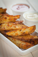 Spicy potato wedges