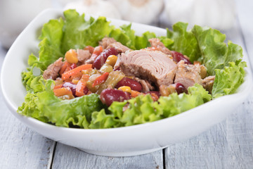 Tuna salad with vegetables