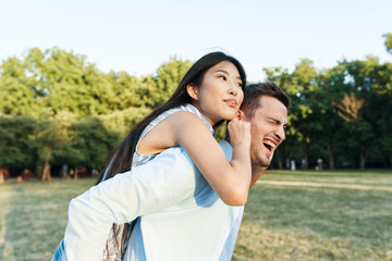 Fototapeta premium young couple in the park