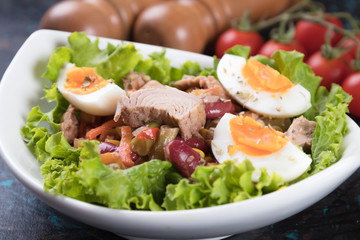 Tuna salad with vegetables