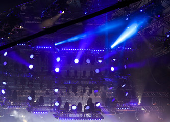 Obraz premium Blue light on a rock concert stage as background