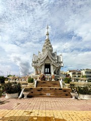 buddhist temple in bangkok thailand