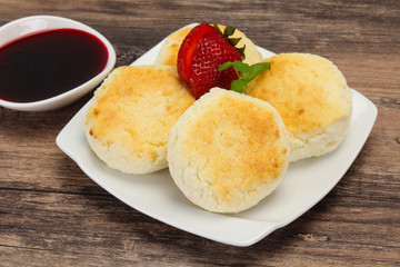 Curd pancakes with jam and stravberry