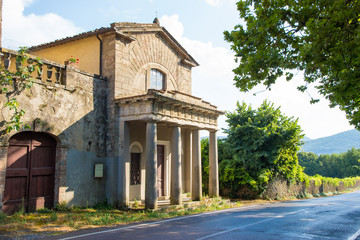 Fototapeta na wymiar The Malignano farm chapel (19th century) near Siena in Tuscany, Italy